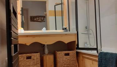 VALFREJUS - Appartement "L'Erable" Les Chalets de Florence 2 - Chaleureux et fonctionnel - plein centre à côté des télécabines - 4 à 7 pers - Foto 2