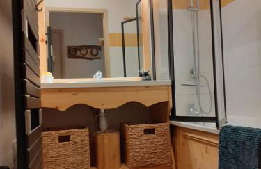 VALFREJUS - Appartement "L'Erable" Les Chalets de Florence 2 - Chaleureux et fonctionnel - plein centre à côté des télécabines - 4 à 7 pers - Foto 2