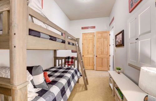 Lake Access and On-Site Creek Lake Toxaway Home! - Foto 24