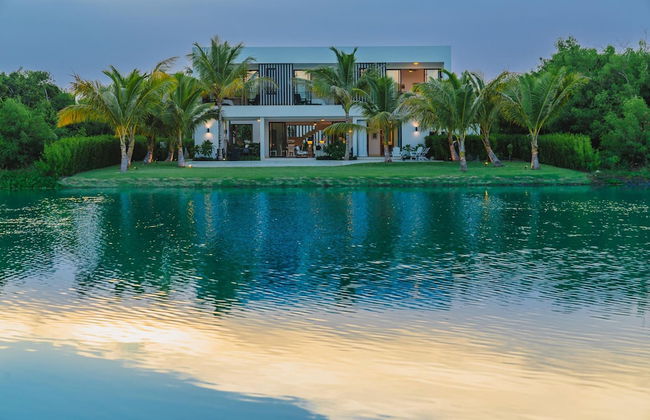 New Lake Front Villa in Golf and Beach Resort - Photo 44