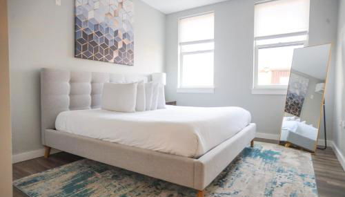 Luxury Apartment with Gym, Steps From Commuter Rail #2009 - Foto 2