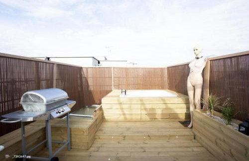 Shoreditch Cinema & Sauna retreat- 2BDR House with Garden & Games Room - Sleeps 6 - Photo 46
