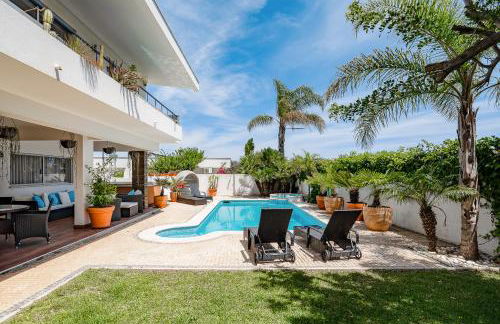 Deluxe 4BDR House W/ Pool by LovelyStay - Photo 24