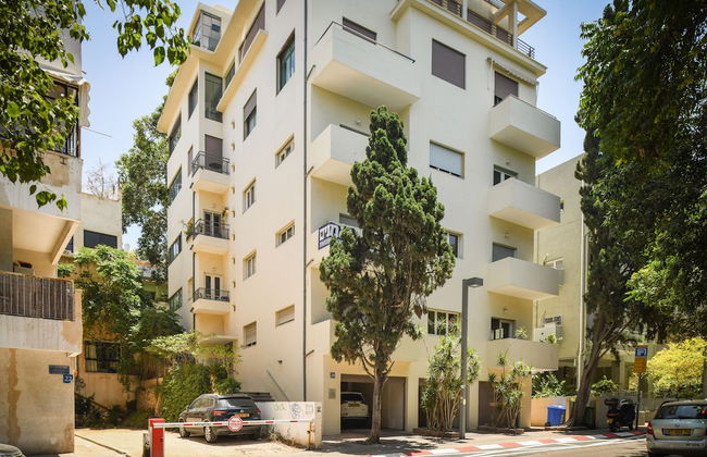 Charming 2BR Apt w a Breathtaking Patio - Foto 40