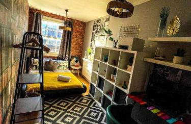 Shoreditch Cinema & Sauna retreat- 2BDR House with Garden & Games Room - Sleeps 6 - Photo 17
