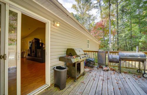 Candler Home with Large Deck Hike, Bike and Unwind! - Foto 22