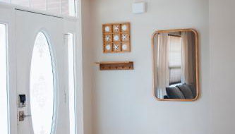 Golden Hour Getaway- Guest Favorite, 2 Min to Beach, Seasonal Pool & Arcade - Foto 3