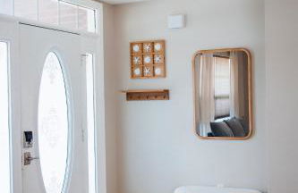 Golden Hour Getaway- Guest Favorite, 2 Min to Beach, Seasonal Pool & Arcade - Foto 3