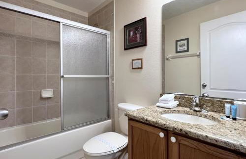 Lovely Lakeside 4-bed Pool Home At Villa Sol-3125 4 Bedroom Home by RedAwning - Foto 44