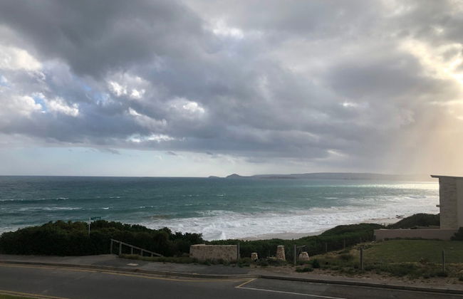 Southern Sands Beachfront Apartment - Photo 10