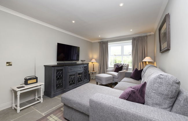 JOIVY Exceptional Cottage W/ Stunning Country Views - Photo 29