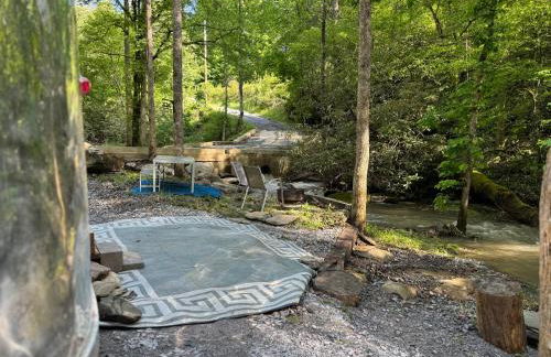 Streamside ShinyTiny Airstream in the Smokies - Foto 33