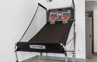 Beautiful Lakescape-4 BR Home with Heated Pool & Rec Space-Family Friendly - Foto 46