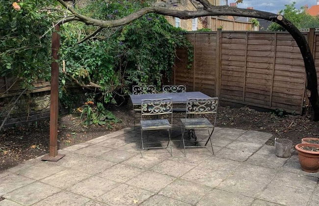 Charming 2 Bedroom Home 3 Near Arsenal Station - Foto 13