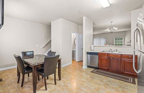 Charming MultiLevel 4 bedroom Townhouse - Foto 11