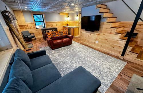 5R Cozy log chalet in fantastic location. Ski, snowshoe, fish, explore! AC, pet friendly! - Photo 13