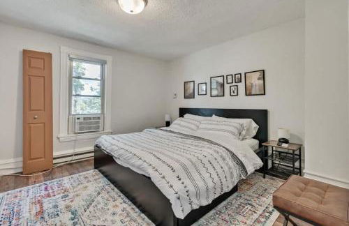 City Oasis Awaits Cozy DT Home With Hot Tub Vikings - Foto 25