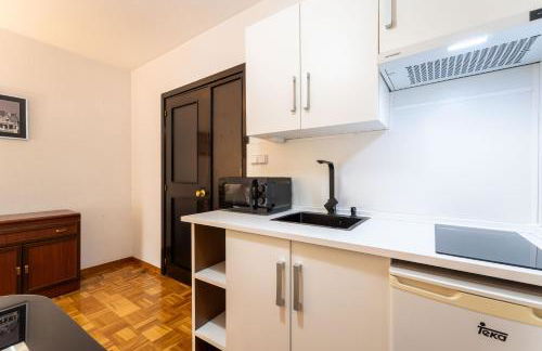 Two-bedroom apartment, central location, with terrace, WiFi, and metro nearby - Photo 8