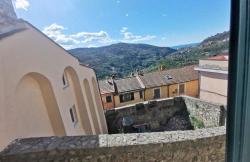 A stone tower 1 - Foto 17