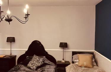 Spacious 5 Bedroom Home in Central Kidderminster with Private Parking and Electric Vehicle Facilities, Easy Access to Birmingham and Nearby Towns - Foto 13