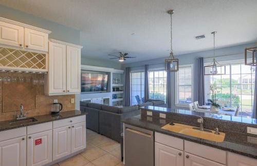 Luxurious Pool Home Overlooking Golf Course - Foto 8