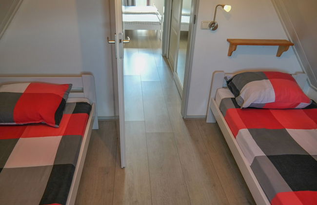 Modern Holiday Home at a Typical Dutch Canal, Close to the Lauwersmeer - Photo 4