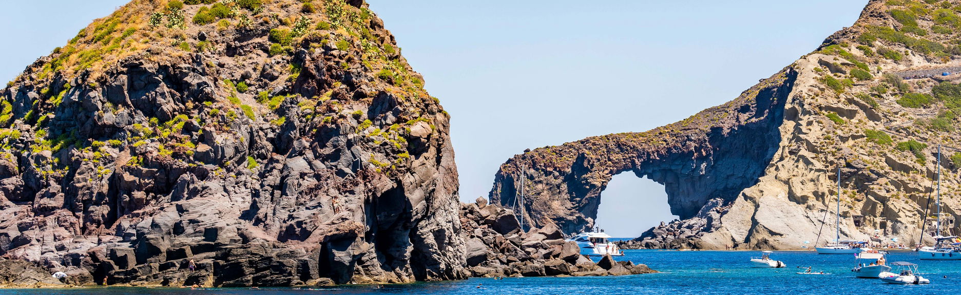 Paseo en barco por la isla de Salina
