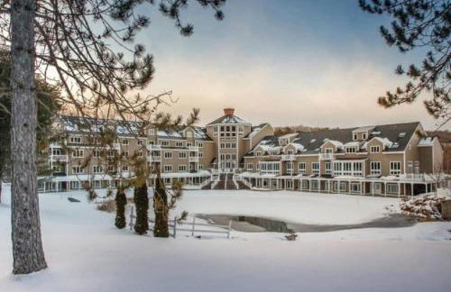 Enjoy snowball fights or romantic nights in a 1BD vacation apartment - Foto 12