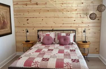 Sunset Serenity!!-Tropical Waterfront Oasis-Huge Private Patio-10Min to KingSt & Beaches - Foto 26