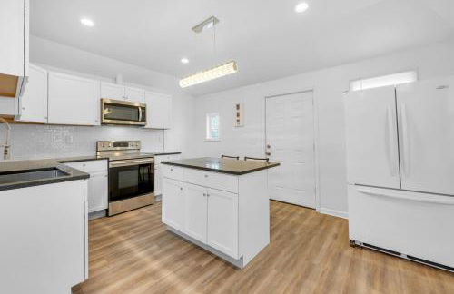 Detroit 3BR in Mexicantown | Sleeps 7 + WiFi - Foto 18