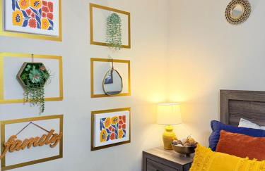 Spacious 4BR House Sleeps 9 Outdoor Lounge with Fire Pit plus Games - Foto 31