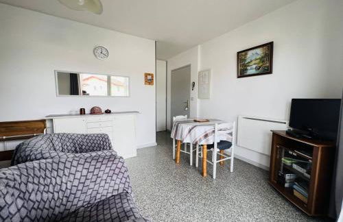 T1 avec balcon à Cambo-les-Bains, parking inclus, 2 couchages - FR-1-495-16 - Foto 4