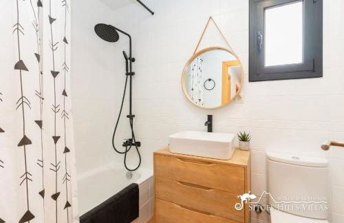 Villa Serranita - Stylish Holiday Home with Views and Air Conditioning 15 mins to Sitges - Photo 57