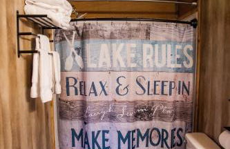 Rustic Chic Alabama Cabin w Loft Fire Pit Pet Friendly Fenced Yard Lake Guntersville - Coco Chateau - Foto 28