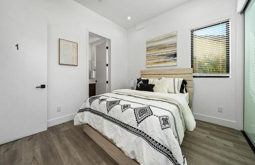 7 BR double house with parking and a backyard in LA - Foto 26