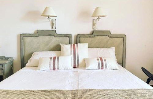 LA CALMA Espectacular villa con jardín y piscina en Menorca - Foto 52