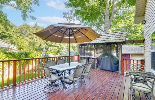 Pet Friendly with Fire Pit Walk to the Beach! - Photo 1