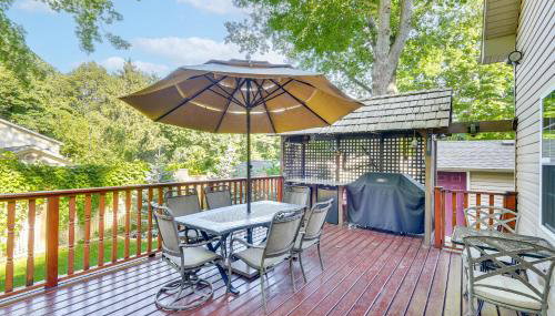 Walk to the Beach: Pet Friendly w/ Fire Pit! - Foto 1