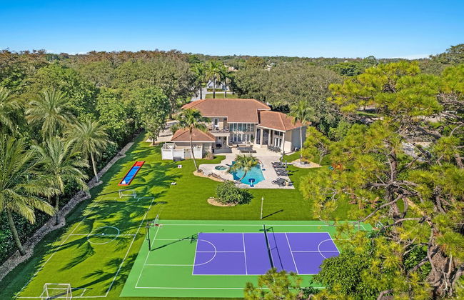 Luxurious 7-Bedroom Villa with Pool & Games - Foto 1