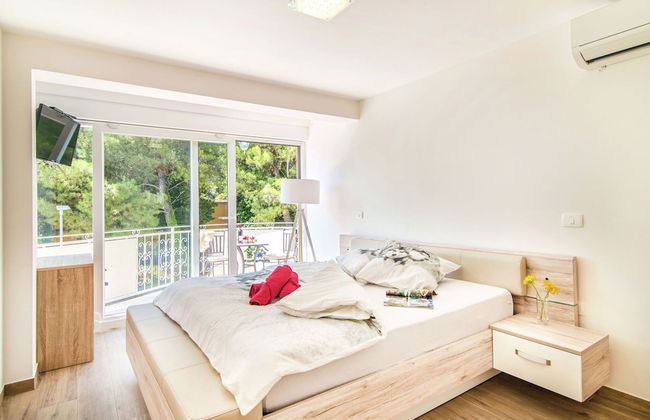 Modern Villa with Private Pool & Hot Tub near Center & Beach - Photo 3