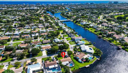 VacationSunwind Delray home! Water Front Pool Dock near Beach - Photo 3, Garden