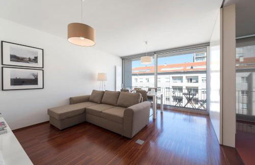 LovelyStay - Casas Brancas - Modern Apartment with Balcony & free private parking - Foto 9