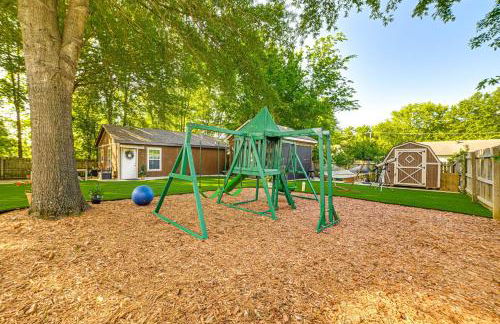 Home with Hot Tub, Playset and Grills in Clarksville! - Foto 21