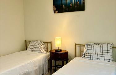 Cozy Modern Retreat, Comfortable and Spacious - Foto 7