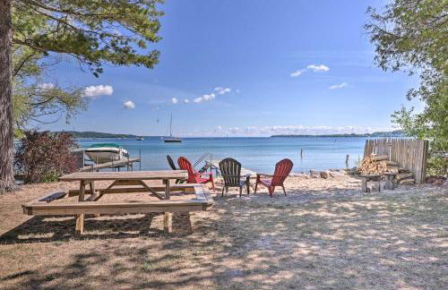 Less Than 1 Mi to Dtwn! Lakefront Manitou Cottage - Foto 32