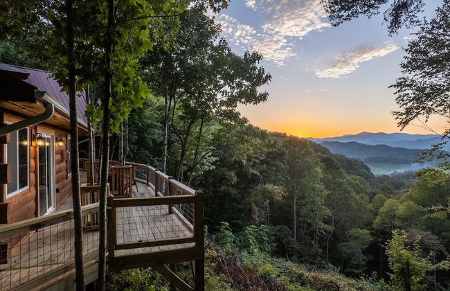 Stunning 2BR Cabin with Mountain Views - Foto 11