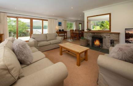 Ardeonaig Lodge with Hot Tub & Water Fronted Games room - Foto 22