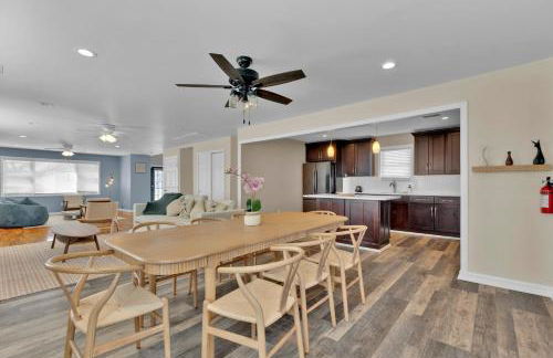 The Seabreeze Haven- Luxury 3BR Coastal Retreat - Near Beach & Free Parking - Foto 11