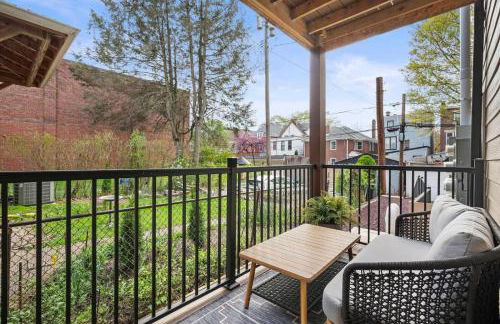 PFR Suites - Highland, 3BR 2BA Shadyside Condo, ADA, 2 Decks and Off-Street Parking - Foto 46