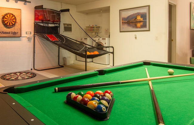 3 Bedroom Home With Private Screened Pool With Rock Waterfall Feature and Gameroom by Florida Dream Homes - Foto 37